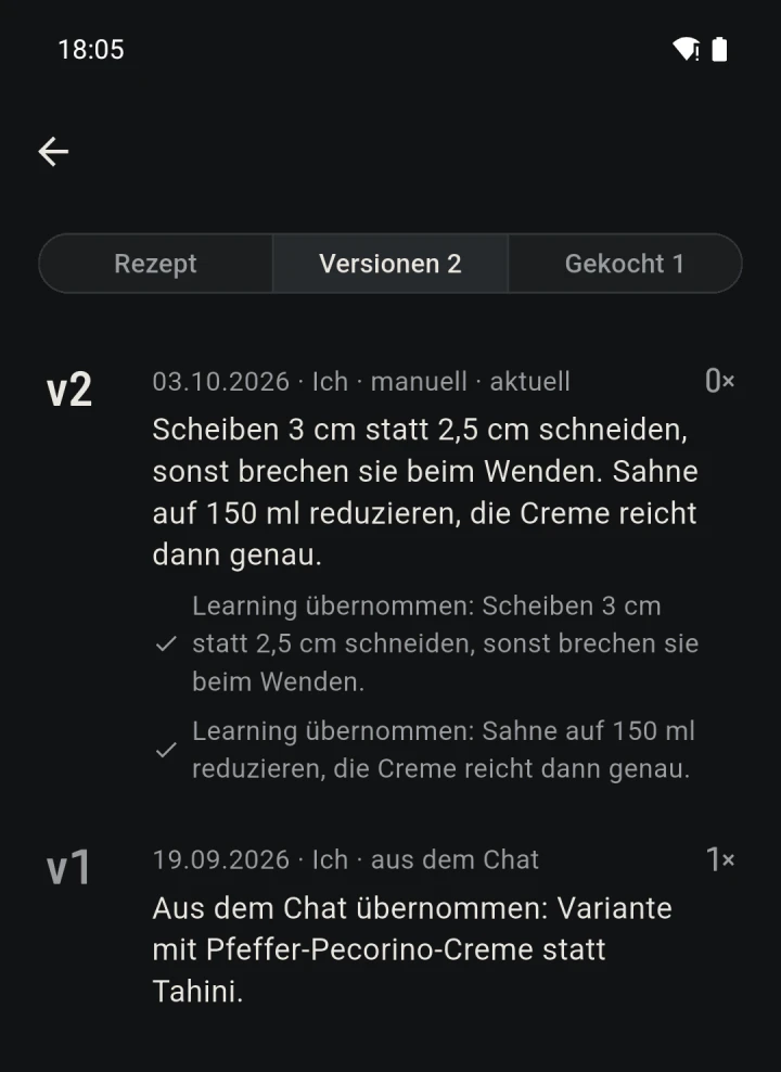 Die Versionen des Blumenkohl-Steaks: Version 2 mit den beiden Learnings „Scheiben 3 cm statt 2,5 cm schneiden“ und „Sahne auf 150 ml reduzieren“, beide als übernommen abgehakt, darunter Version 1 aus dem Chat.